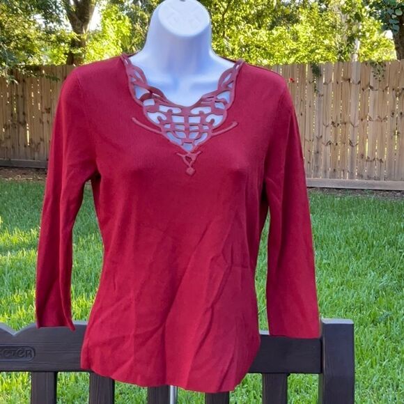 Take 50% OFF- CYRUS Red Sweater, Size-S - Picture 1 of 7